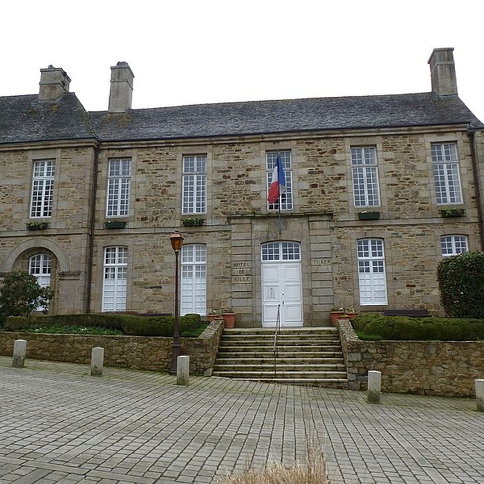 Photo de Ancien évêché, actuellement presbytère, mairie et hôtel de ville