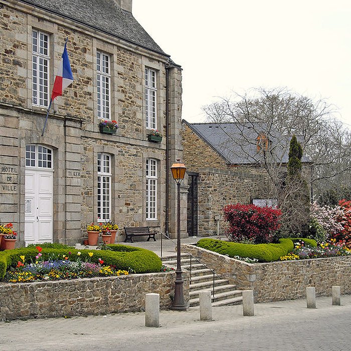 Photo de Ancien évêché, actuellement presbytère, mairie et hôtel de ville
