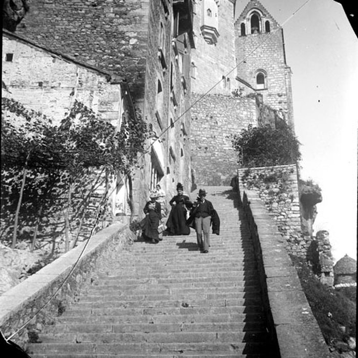 Photo de Parvis et escaliers de la cité religieuse de Rocamadour