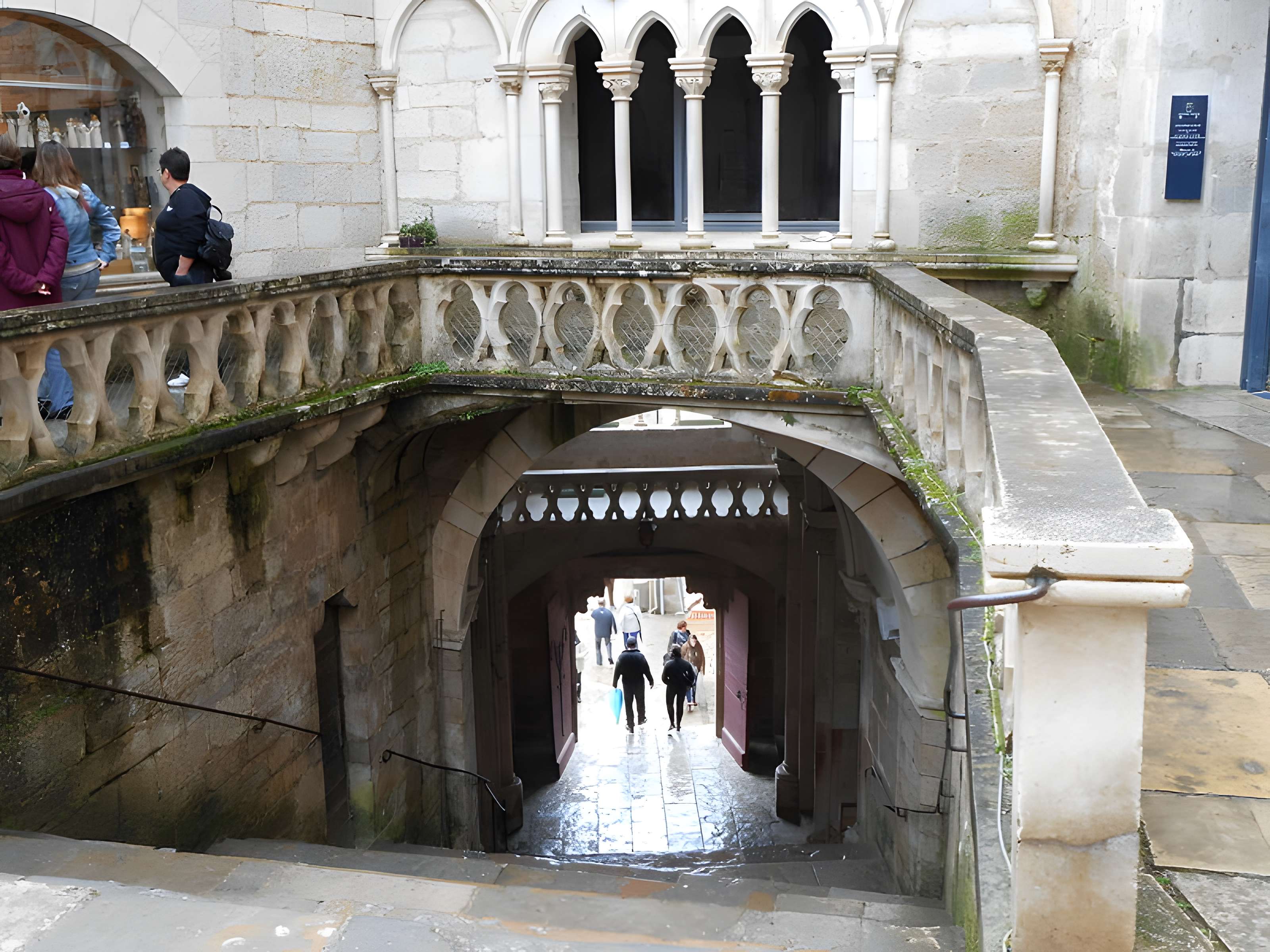 Parvis et escaliers de la cité religieuse de Rocamadour
