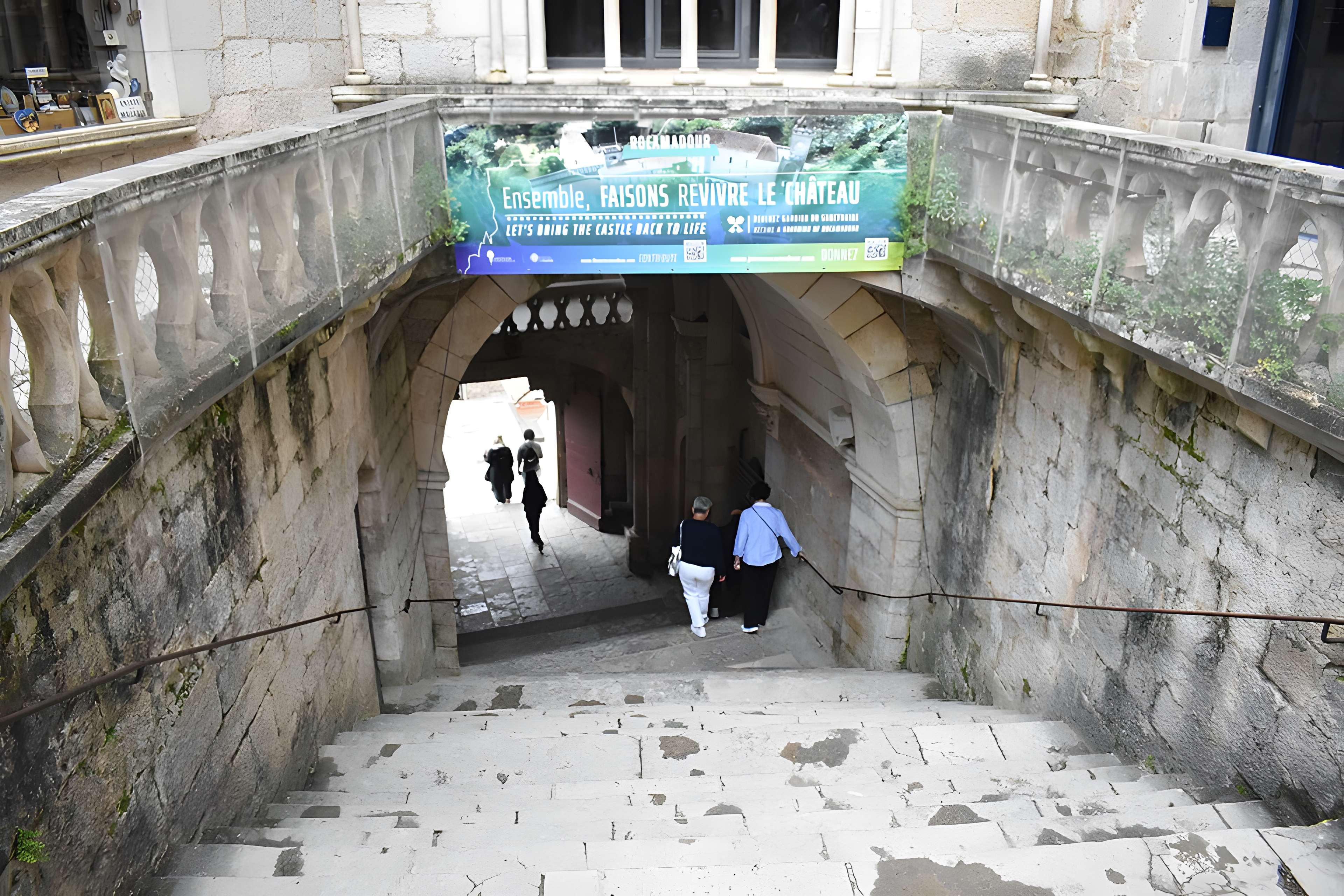 Parvis et escaliers de la cité religieuse de Rocamadour