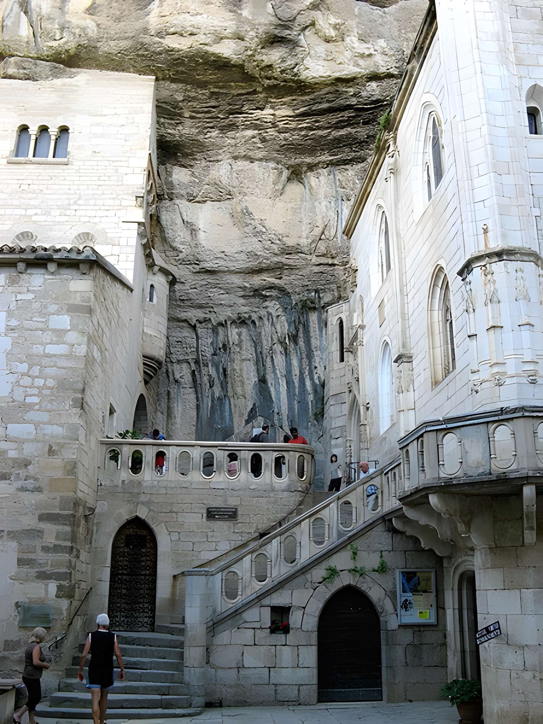 Parvis et escaliers de la cité religieuse de Rocamadour