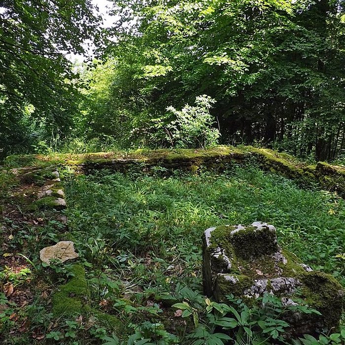 Photo de Petit temple antique de Pupillin