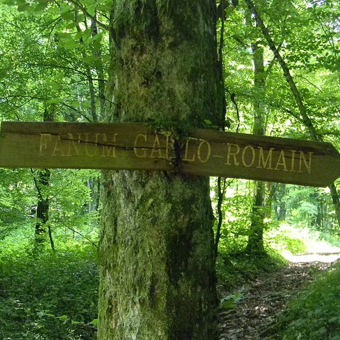 Photo de Petit temple antique de Pupillin