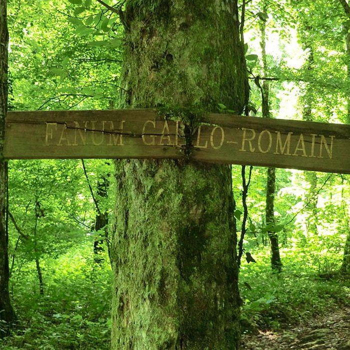 Photo de Petit temple antique de Pupillin