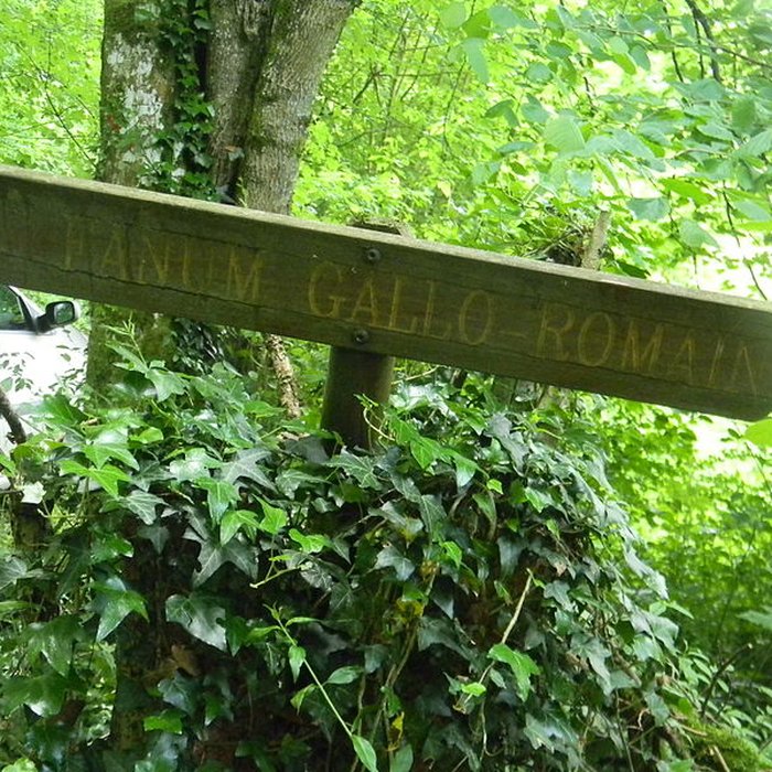 Photo de Petit temple antique de Pupillin