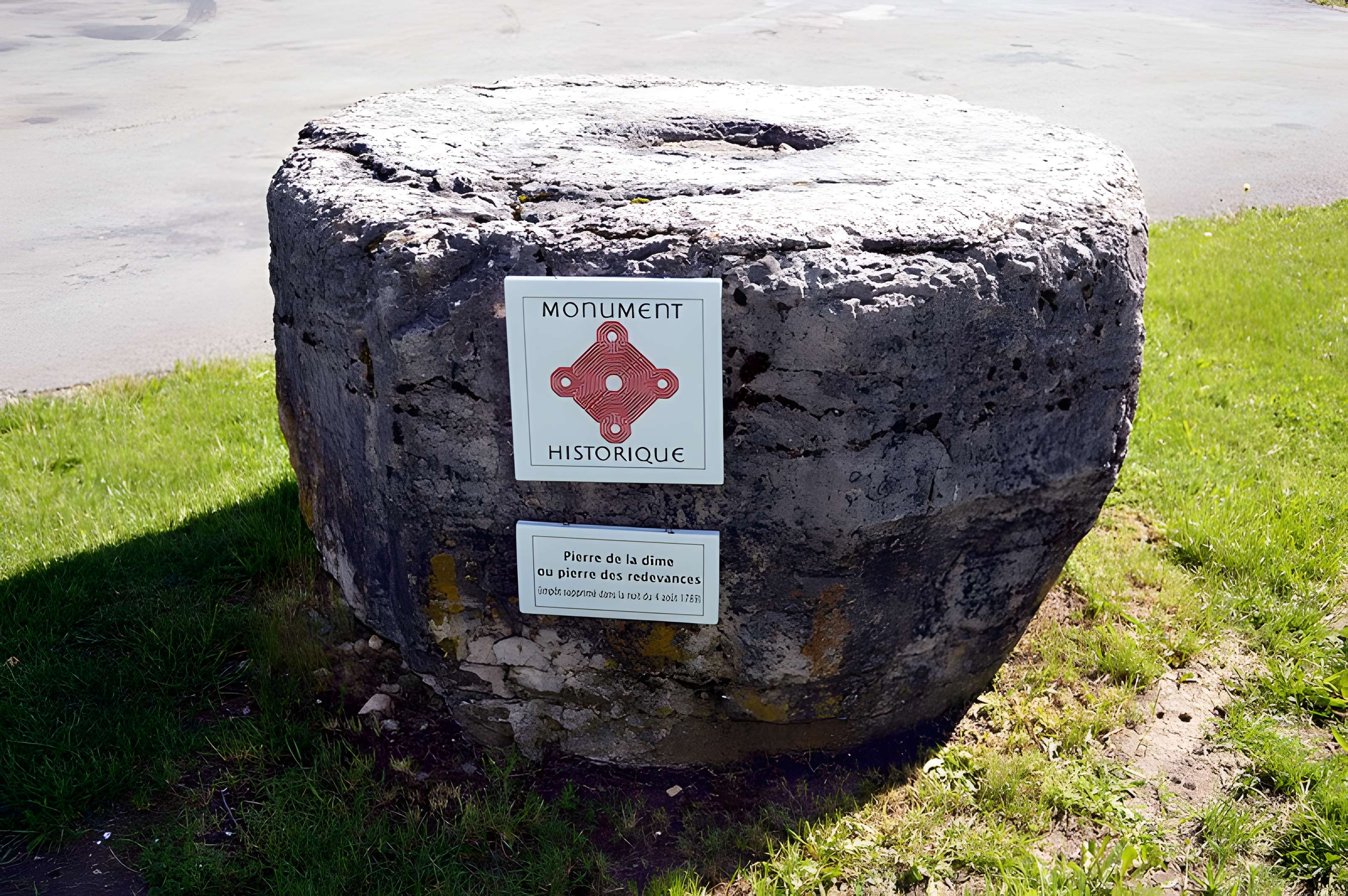 Pierre des redevances de Mouthe