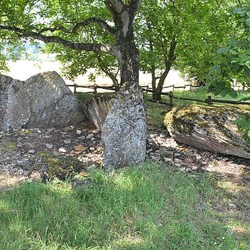 Pierre Folle des Cous de Bazoges-en-Pareds
