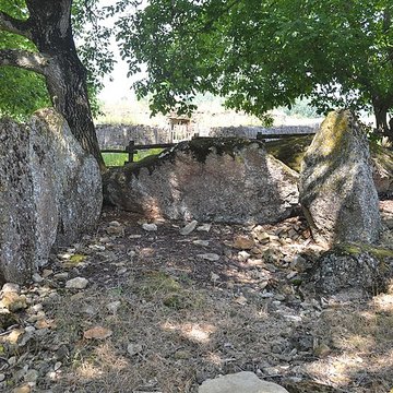 Pierre Folle des Cous de Bazoges-en-Pareds