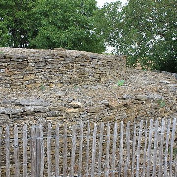 Pierre Folle des Cous de Bazoges-en-Pareds
