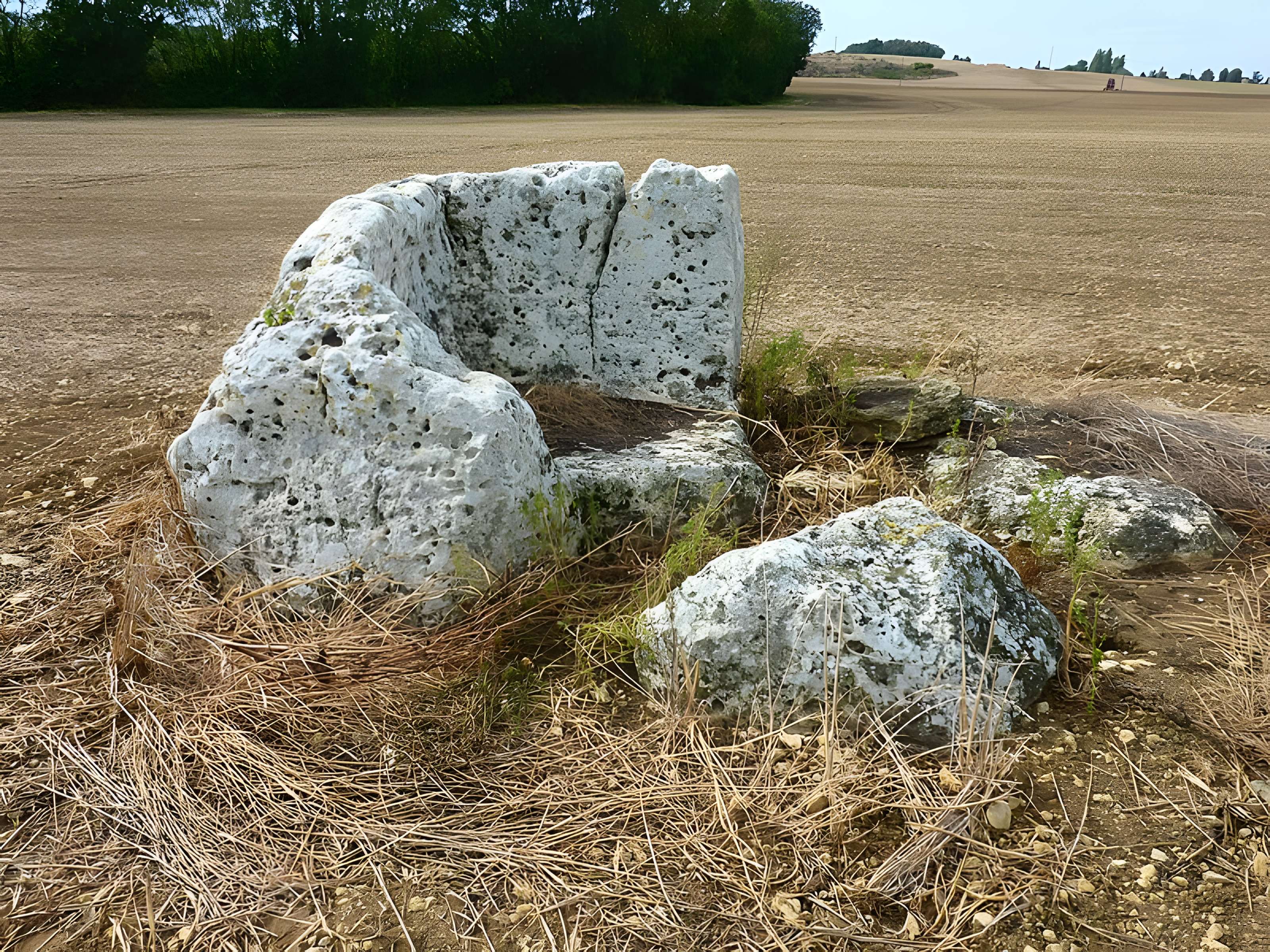 Pierres Closes de Charras de Saint-Laurent-de-la-Prée