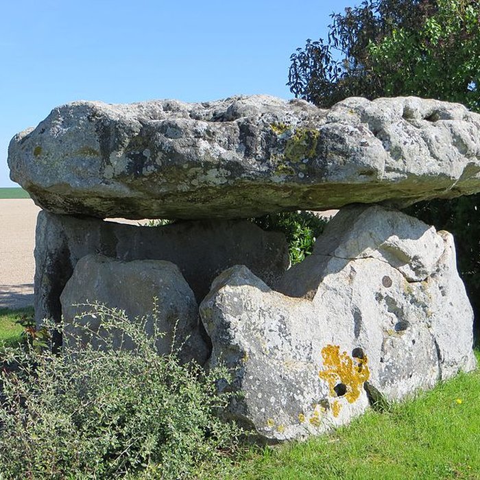 Photo de Pierres de Sainte-Geneviève de Fontaine-Denis-Nuisy