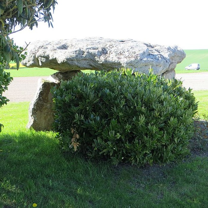 Photo de Pierres de Sainte-Geneviève de Fontaine-Denis-Nuisy
