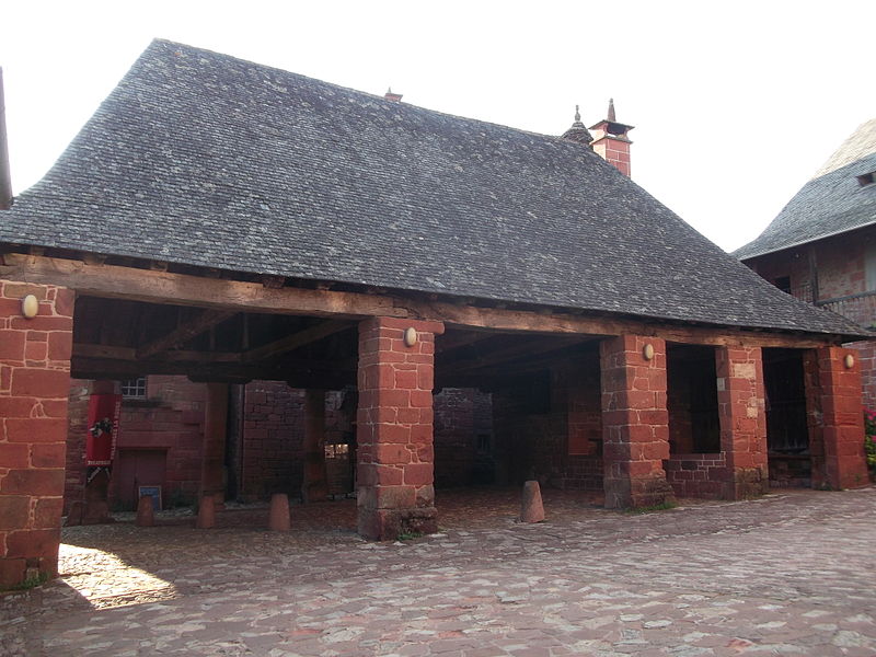 Place de la Halle de Collonges-la-Rouge