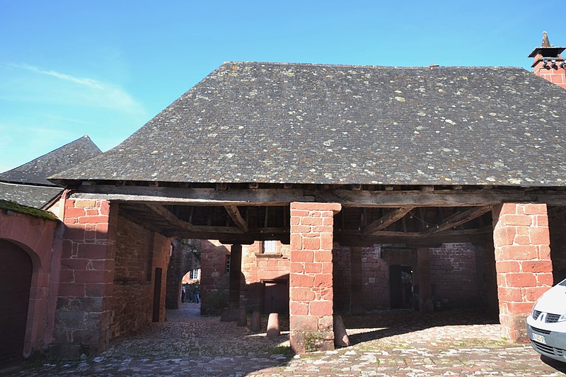 Place de la Halle de Collonges-la-Rouge