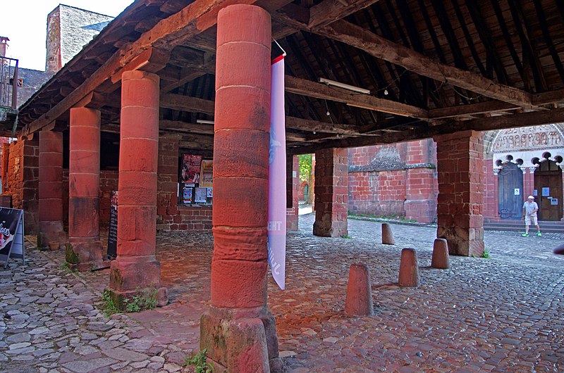 Place de la Halle de Collonges-la-Rouge