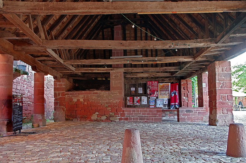 Place de la Halle de Collonges-la-Rouge