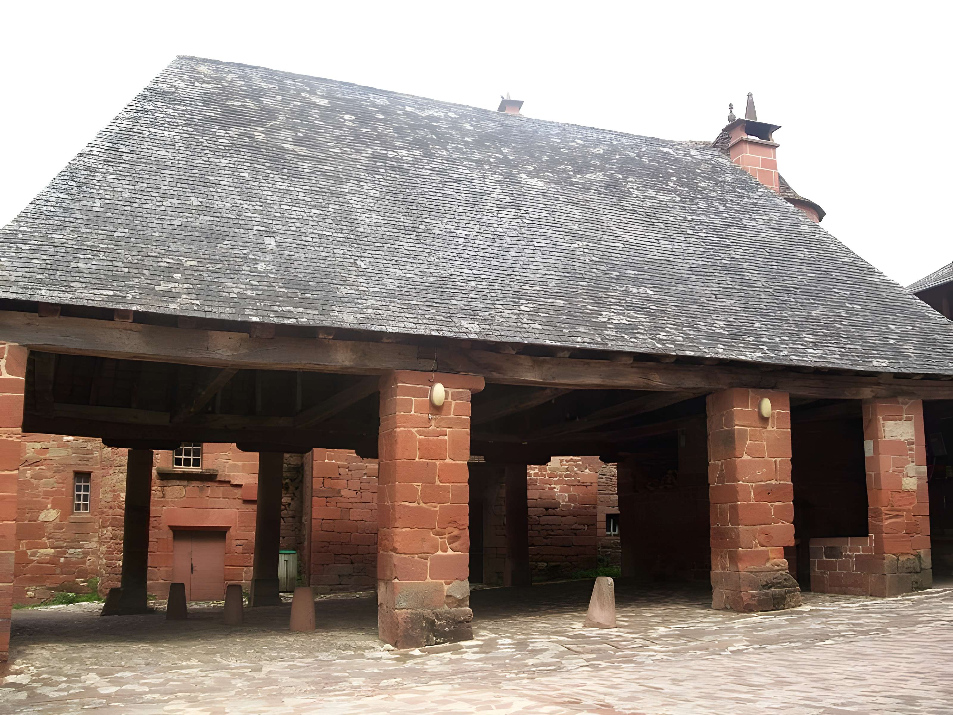 Place de la Halle de Collonges-la-Rouge 