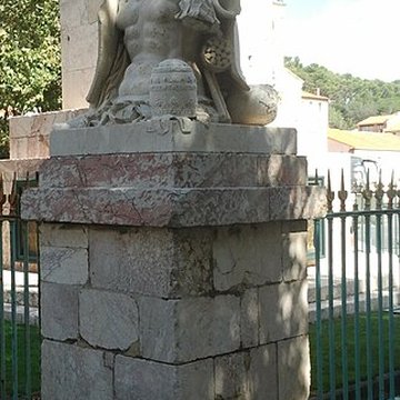 Place de lObélisque à Port-Vendres