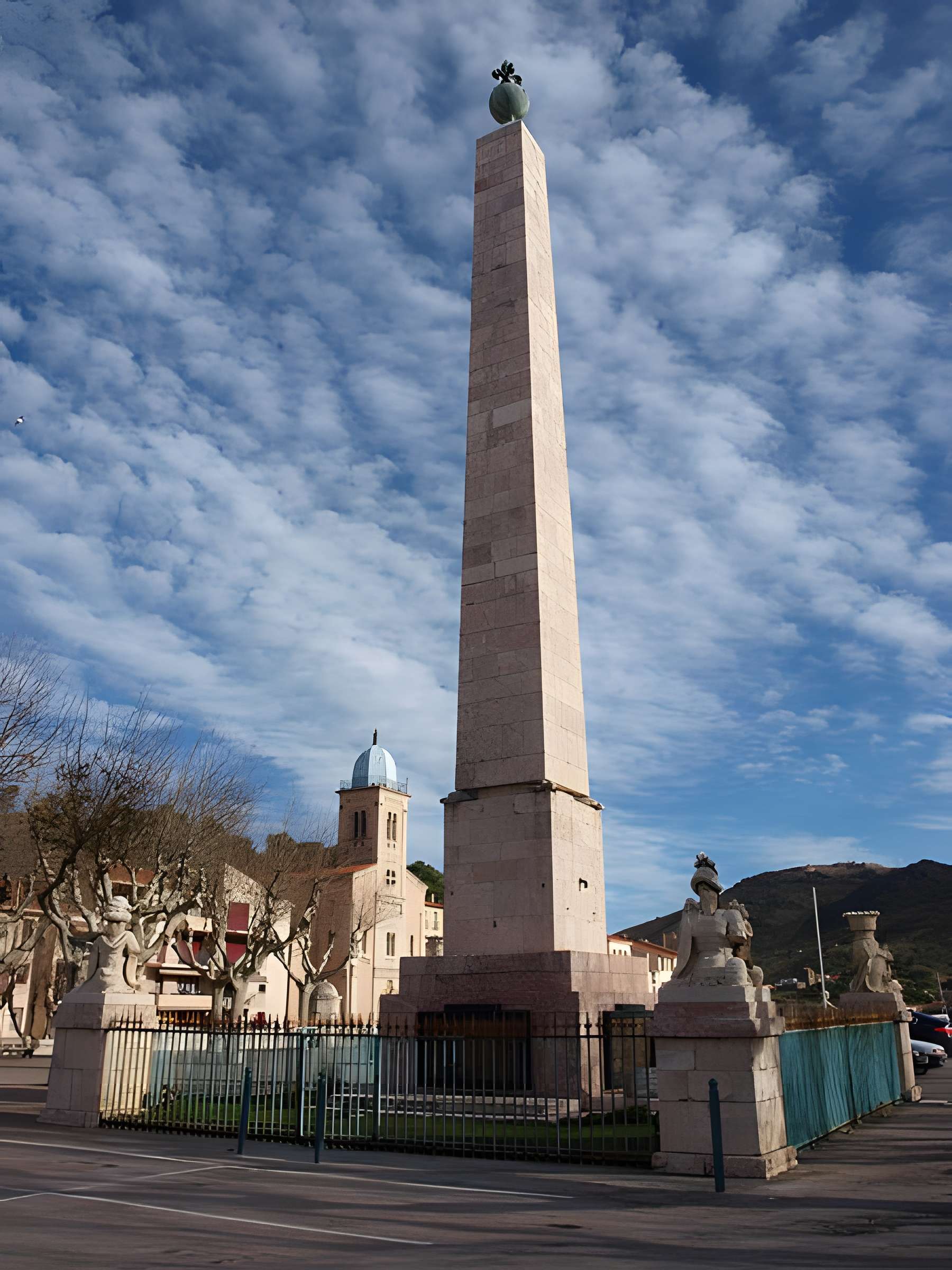 Place de l'Obélisque à Port-Vendres