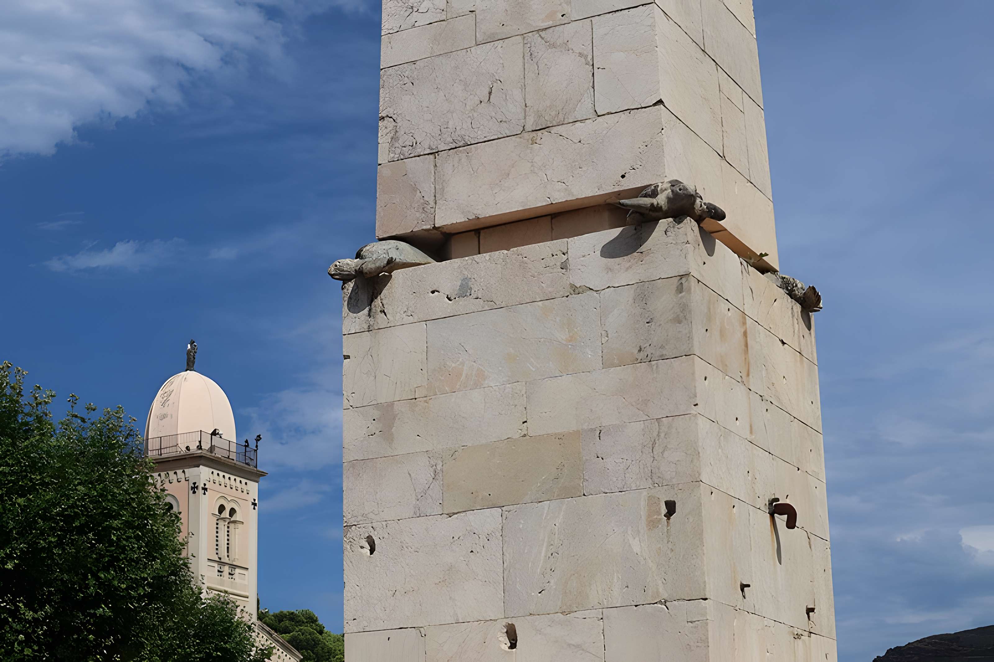 Place de l'Obélisque à Port-Vendres