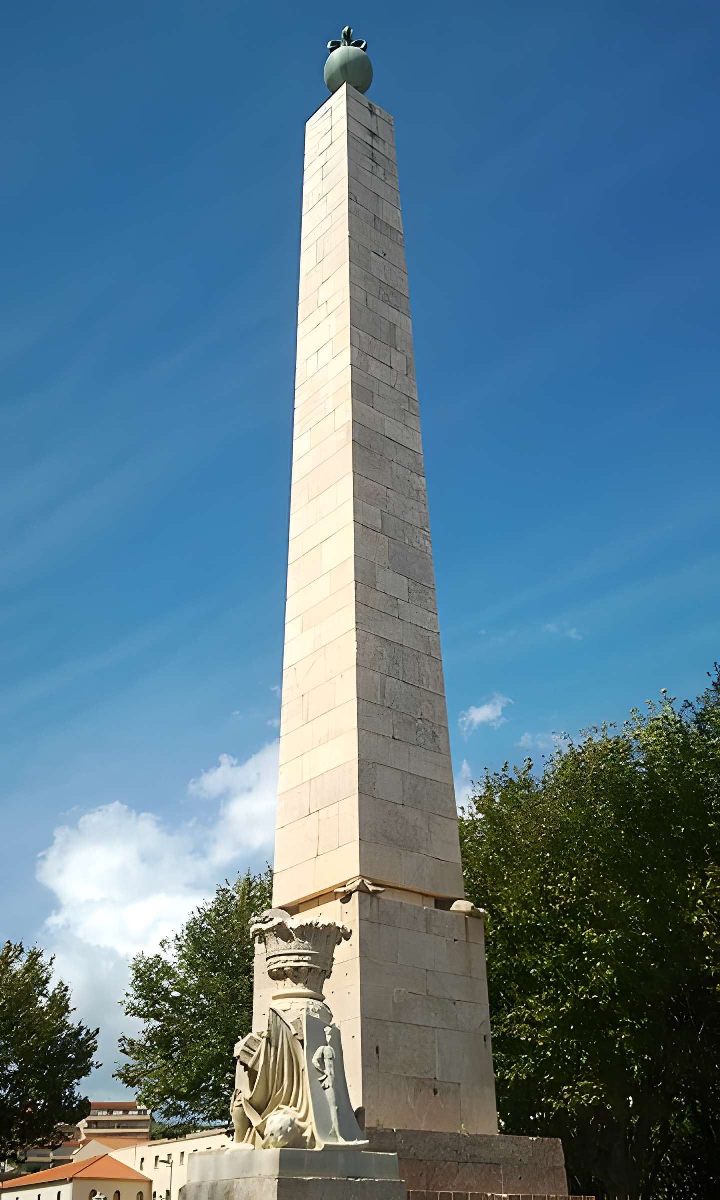 Place de l'Obélisque à Port-Vendres