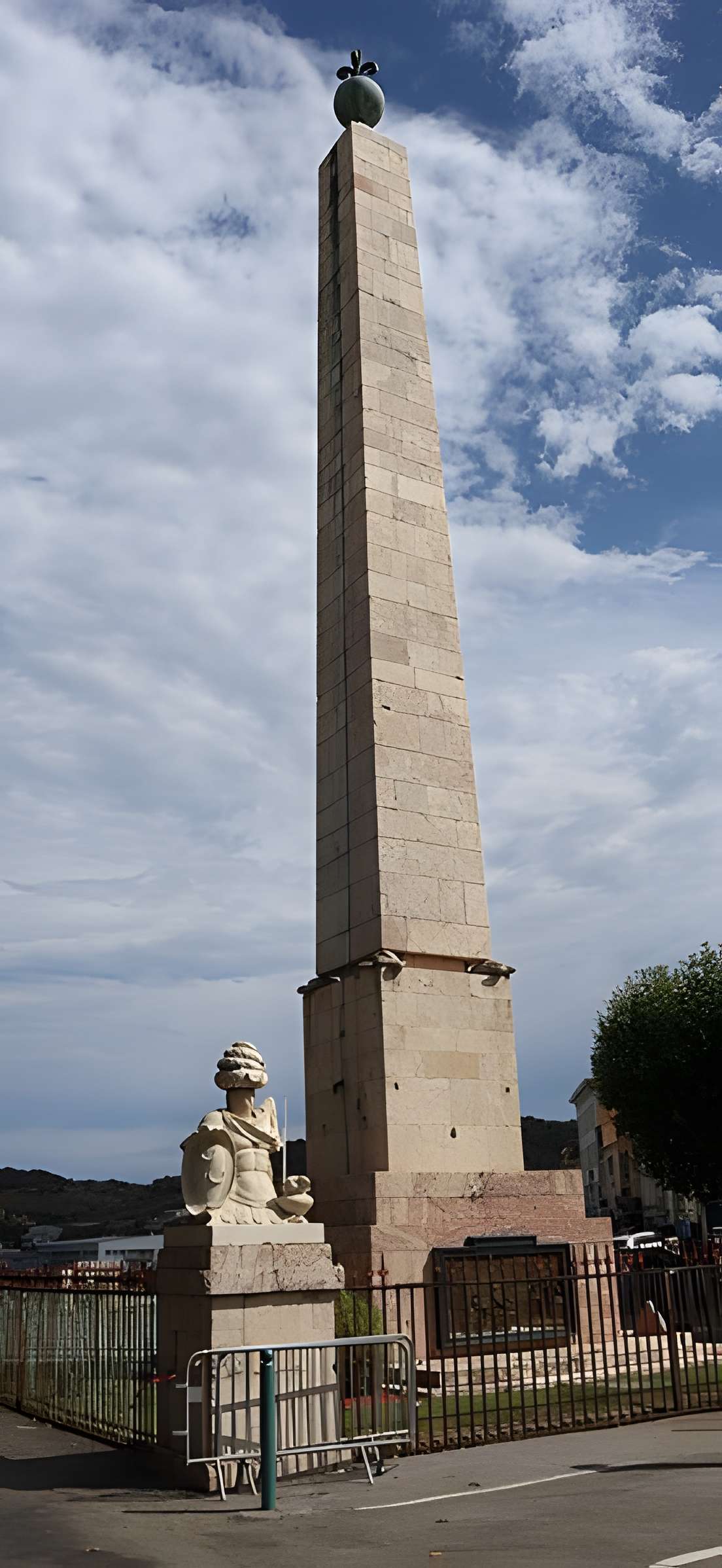 Place de l'Obélisque à Port-Vendres