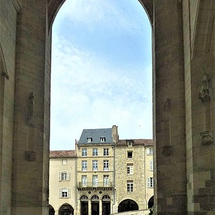 Photo de Place Notre-Dame de Villefranche-de-Rouergue