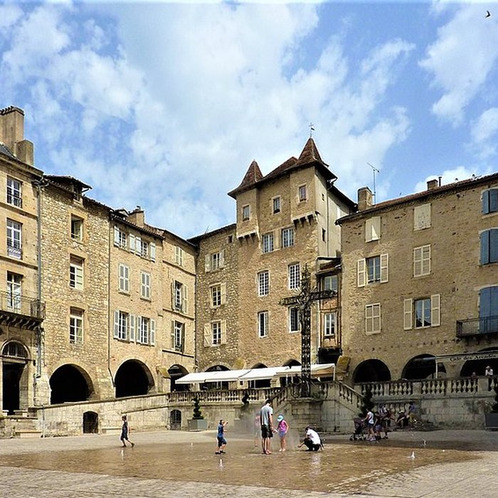 Photo de Place Notre-Dame de Villefranche-de-Rouergue