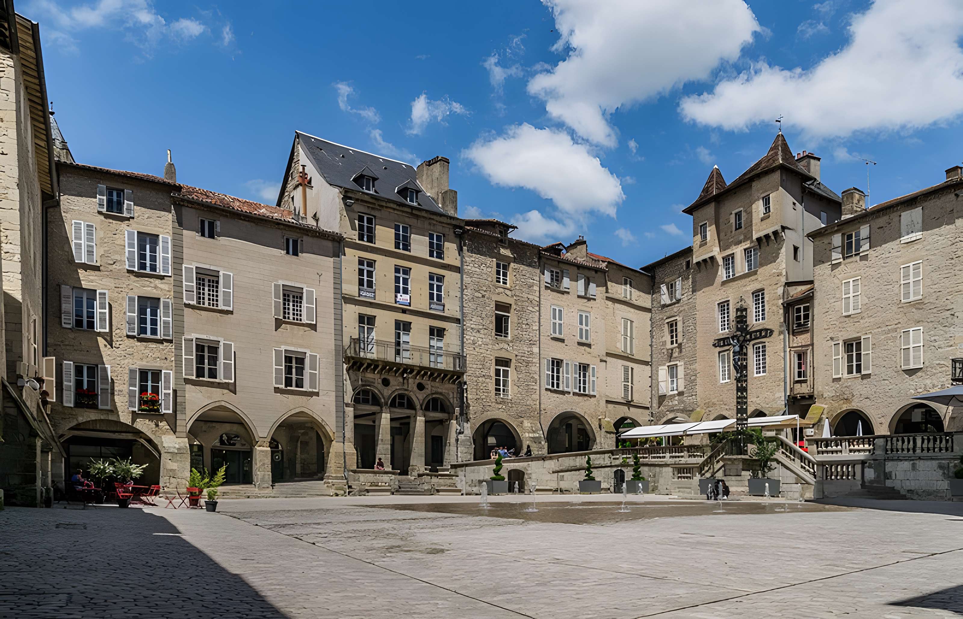 Place Notre-Dame de Villefranche-de-Rouergue