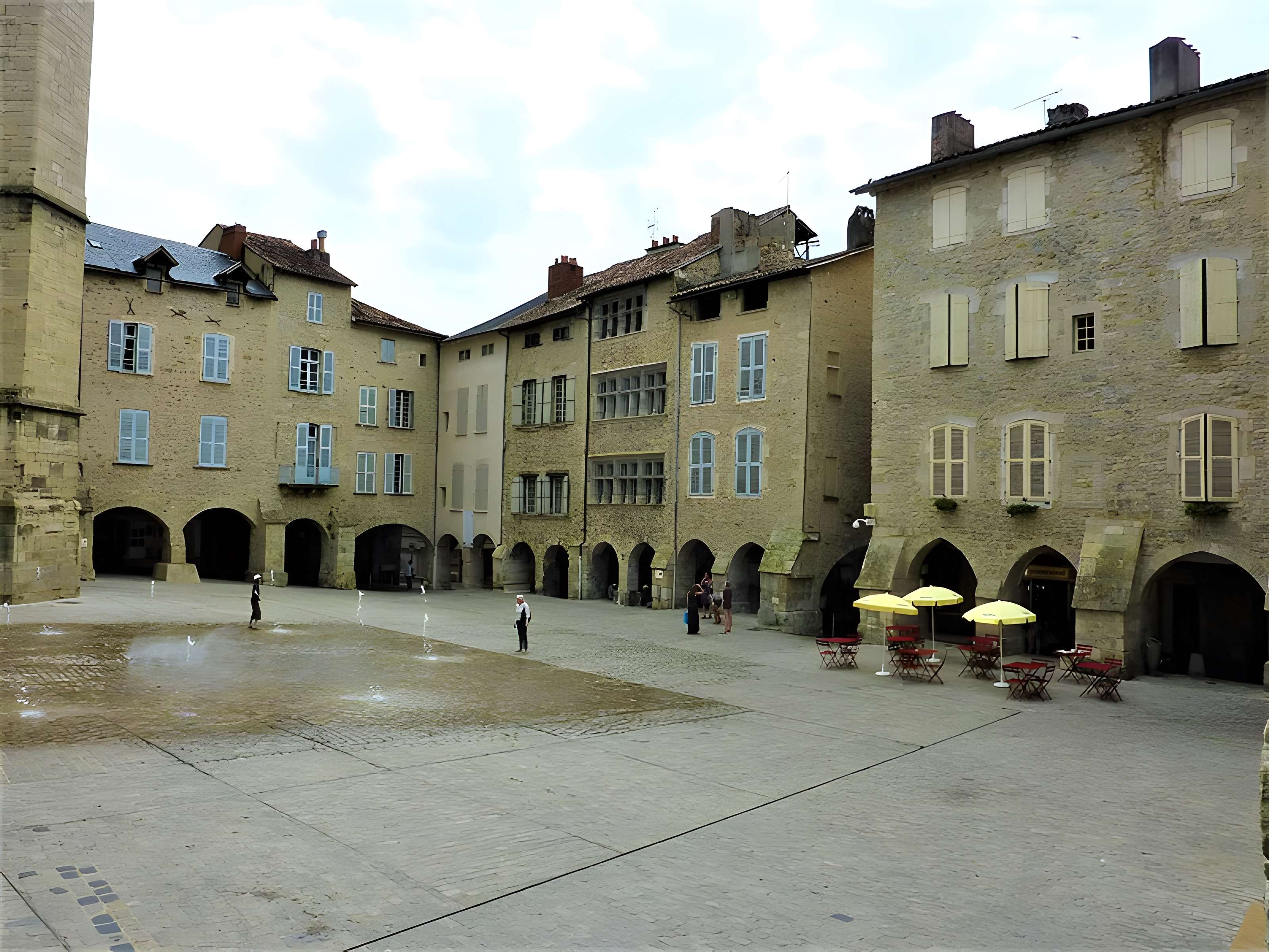 Place Notre-Dame de Villefranche-de-Rouergue