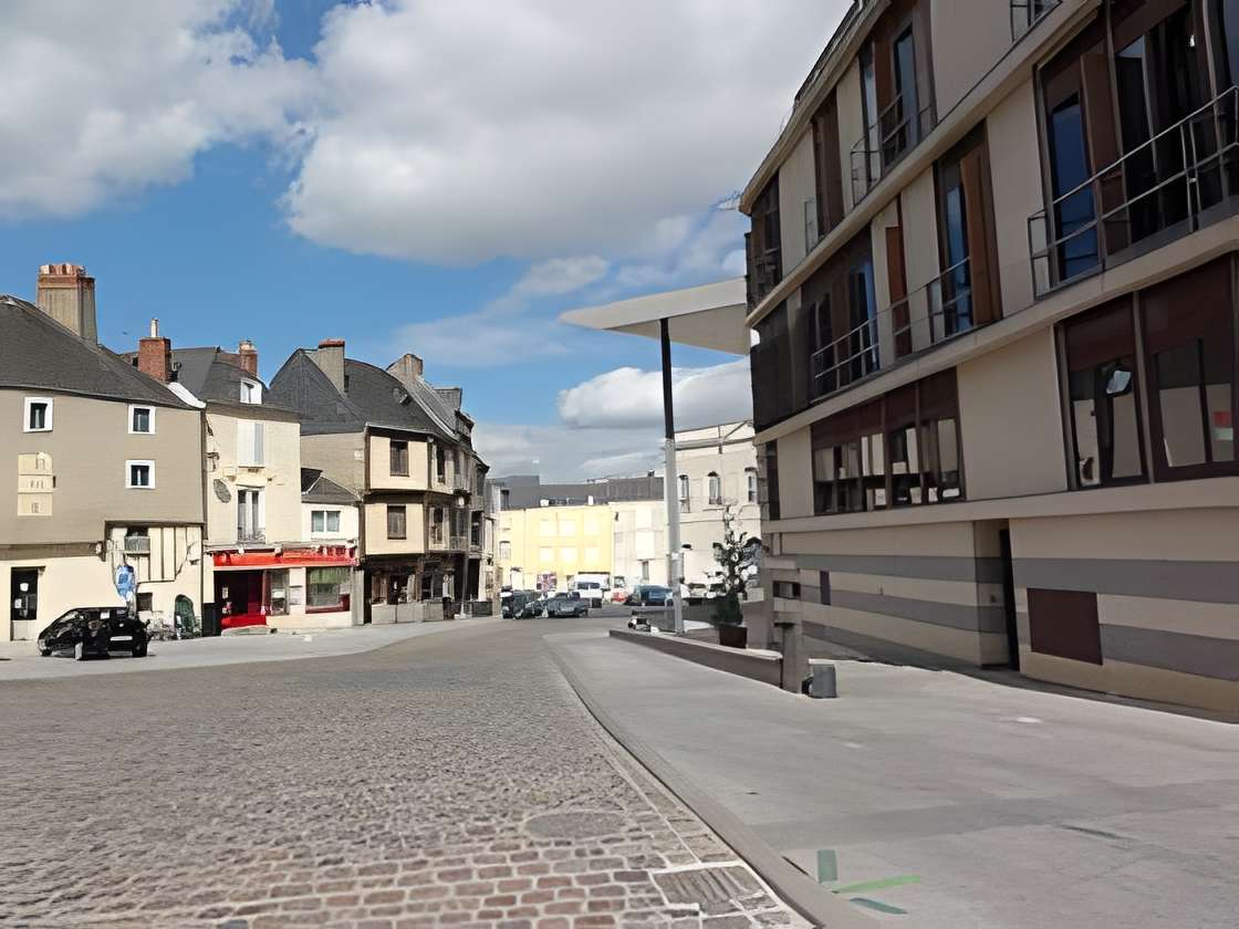 Place Saint-Tugal de Laval 