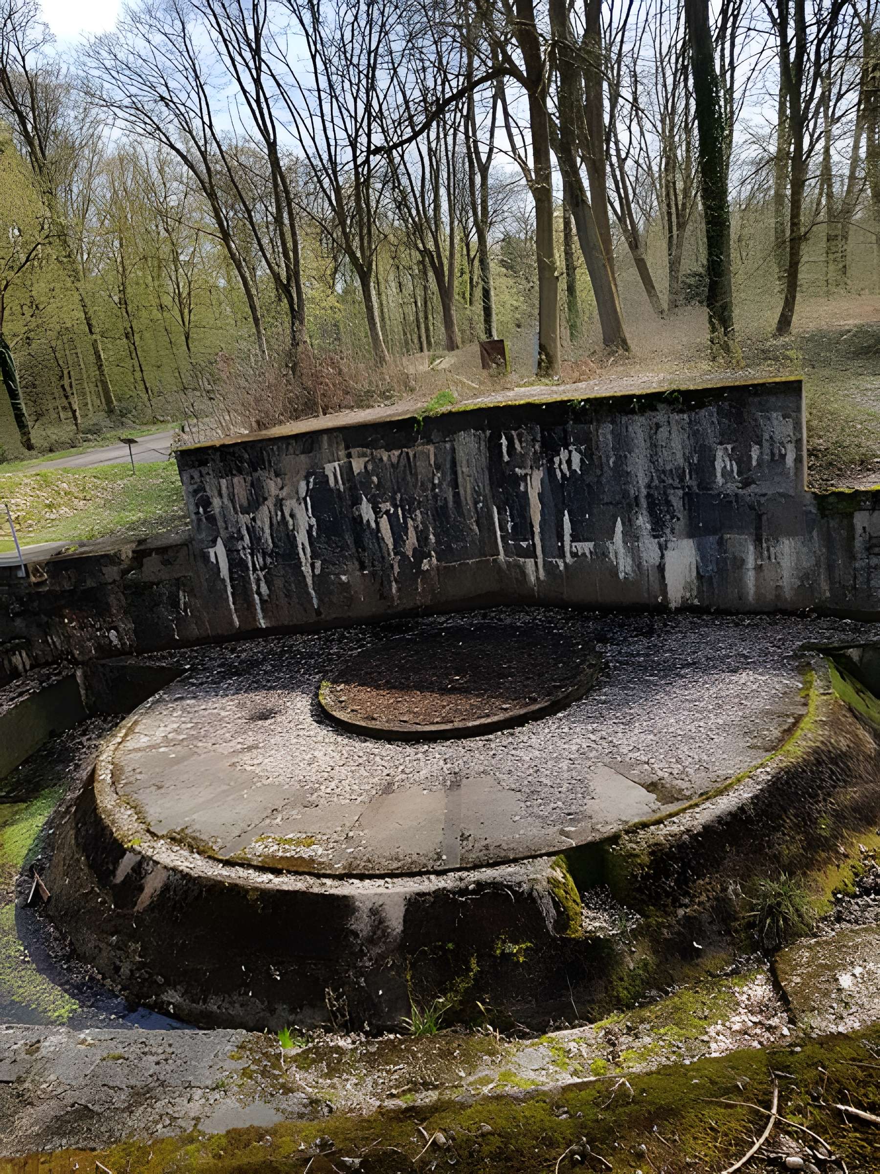 Plate-forme de l'obusier à Coucy-le-Château-Auffrique