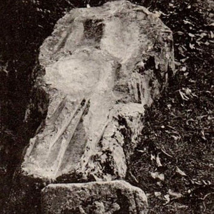 Photo de Polissoir dit La Pierre Saint-Guillaume de Montenay