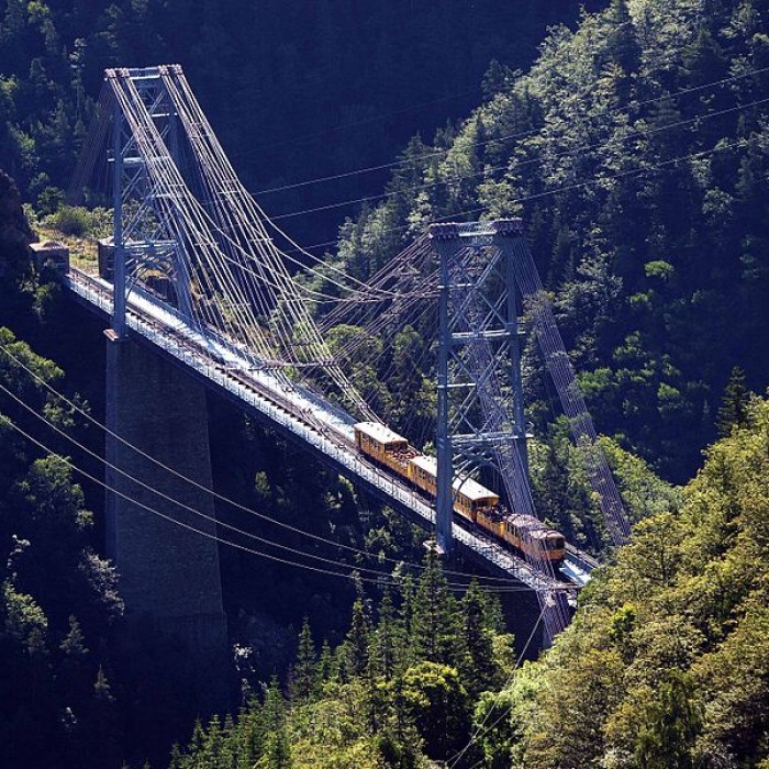 Photo de Pont Gisclard et stèle commémorative