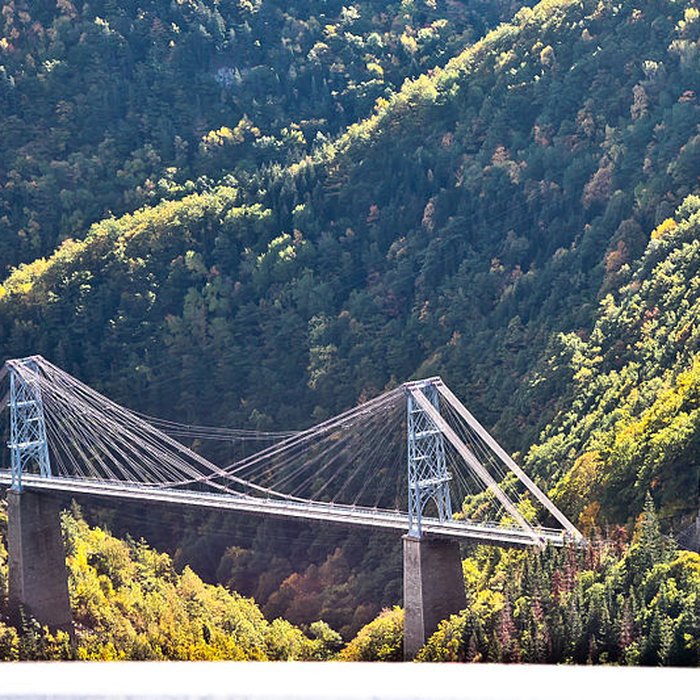 Photo de Pont Gisclard et stèle commémorative