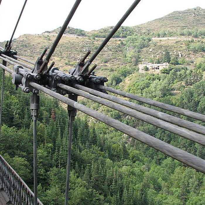 Photo de Pont Gisclard et stèle commémorative