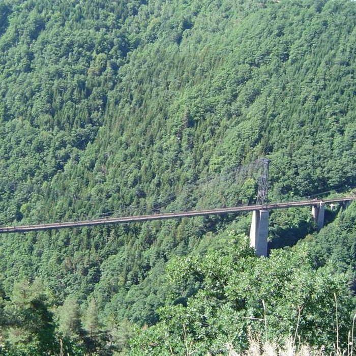 Photo de Pont Gisclard et stèle commémorative