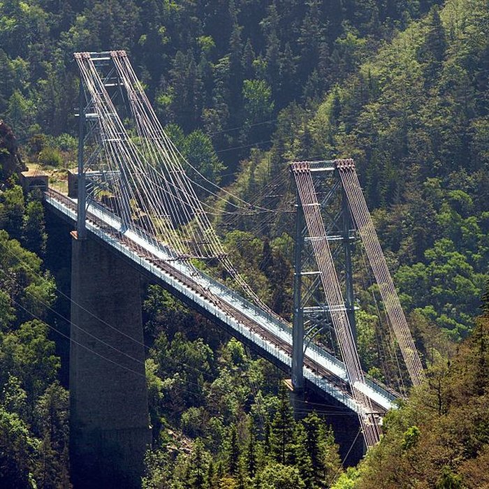 Photo de Pont Gisclard et stèle commémorative