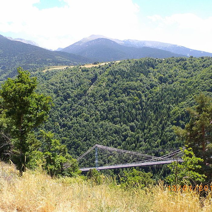 Photo de Pont Gisclard et stèle commémorative