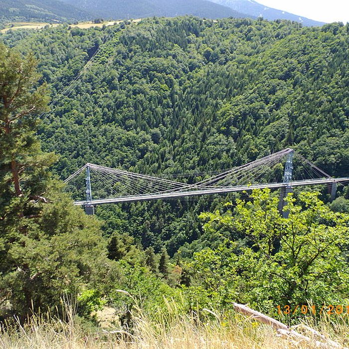 Photo de Pont Gisclard et stèle commémorative