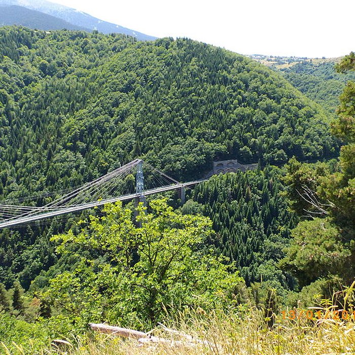 Photo de Pont Gisclard et stèle commémorative