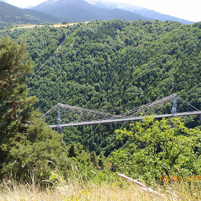 Photo de Pont Gisclard et stèle commémorative