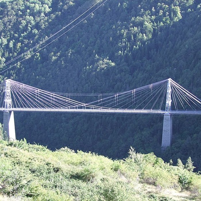 Photo de Pont Gisclard et stèle commémorative
