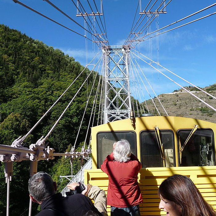 Photo de Pont Gisclard et stèle commémorative