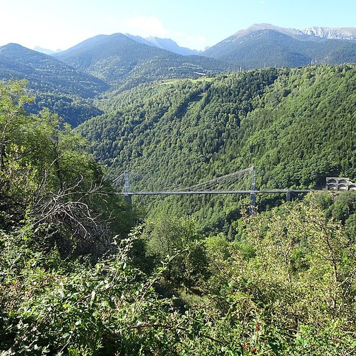Photo de Pont Gisclard et stèle commémorative