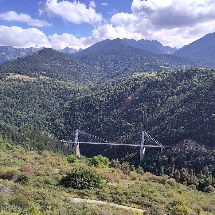 Photo de Pont Gisclard et stèle commémorative