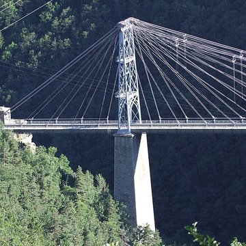 Pont Gisclard et stèle commémorative