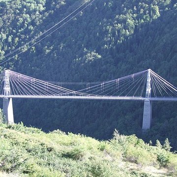 Pont Gisclard et stèle commémorative