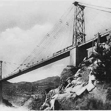 Pont Gisclard et stèle commémorative